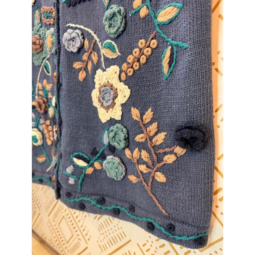 Vintage Cottagecore Sweater Vest Women M Blue Floral Embroidered Crochet Nature - Picture 3 of 9